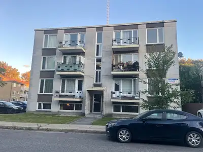 418-655-8281 À voir au 790 des Pins Est #2, beau grand 3 1/2, situé au demi sous-sol dans un immeubl...