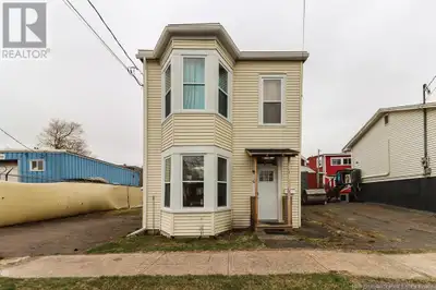 Welcome to 87 Winslow Streeta bright and inviting home located on Saint Johns west side. This proper...