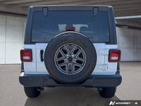 This Jeep Wrangler boasts a Regular Unleaded V-6 3.6 L/220 engine powering this Automatic transmissi... (image 5)