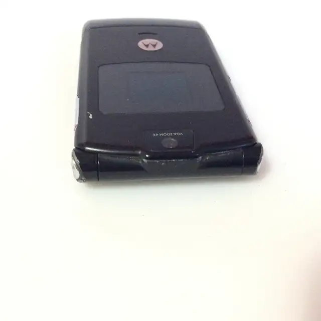 Motorola RAZR V3 cell phone in Cell Phones in Mississauga / Peel Region - Image 9