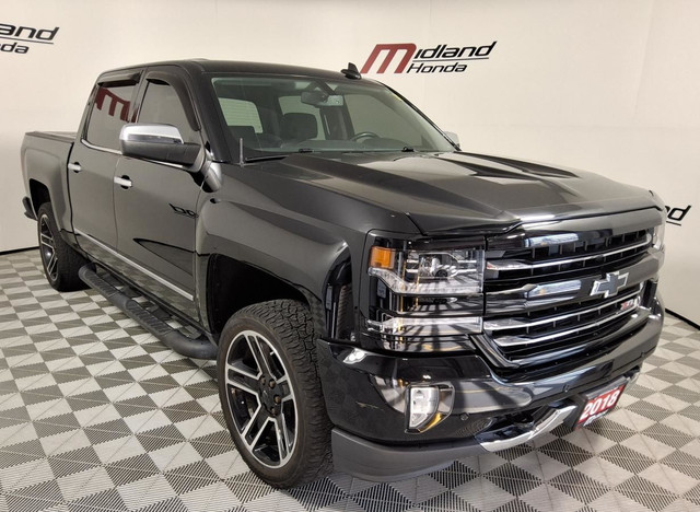 2018 Chevrolet Silverado 1500 Crew Cab 4x4 LTZ / Short Box in Cars & Trucks in Barrie