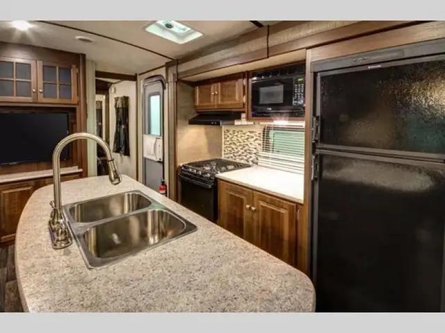 2017 Keystone RV Premier Ultra Lite 26RBPR in Travel Trailers & Campers in Kamloops - Image 25