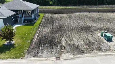 P01//Portage La Prairie/This lot is fully serviced with hydro, water, sewer, gas hook ups, and is re...