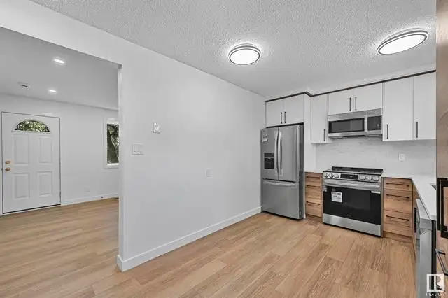 FULLY RENOVATED TOWNHOUSE - 416 HERMITAGE RD NW63008312205569122