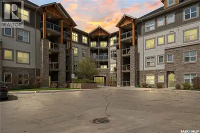 Welcome to this well-maintained 835 sq ft condo in the desirable Hillsdale neighborhood—just minutes...