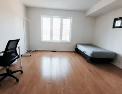 Private Bedroom+Washroom for Rent in Brampton, Trinity Mall