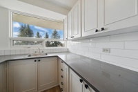 Amenities: Renovated Suites • Quiet Building • Dog Wash Station • Solar Panels Suite & Building: Spa... (image 7)