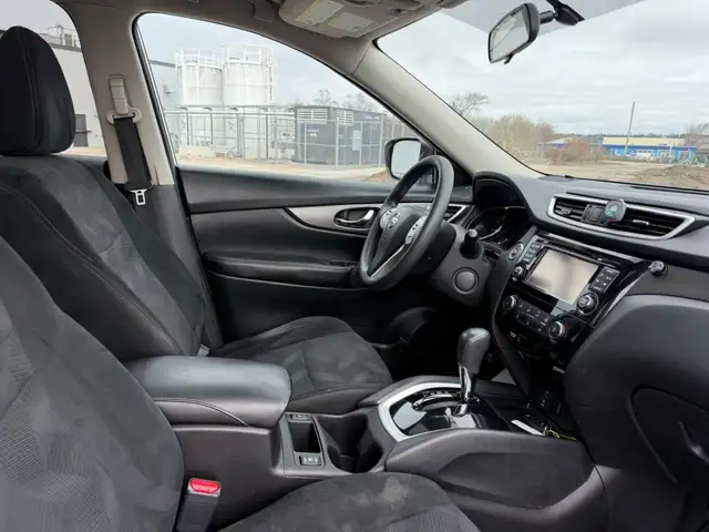 2016 NISSAN ROGUE S PKG | AWD | CLEAN CARFAX in Cars & Trucks in Barrie - Image 13