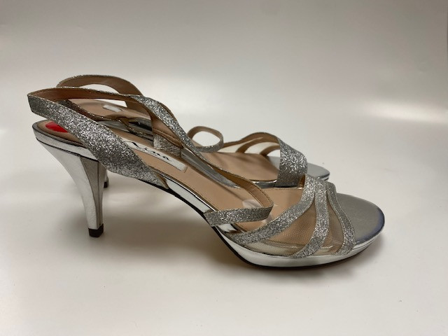 NINA NEW YORK NAZIMA SIL HEELS FOOTWEAR, SILVER , SIZE-8 in Women's - Shoes in Mississauga / Peel Region - Image 3
