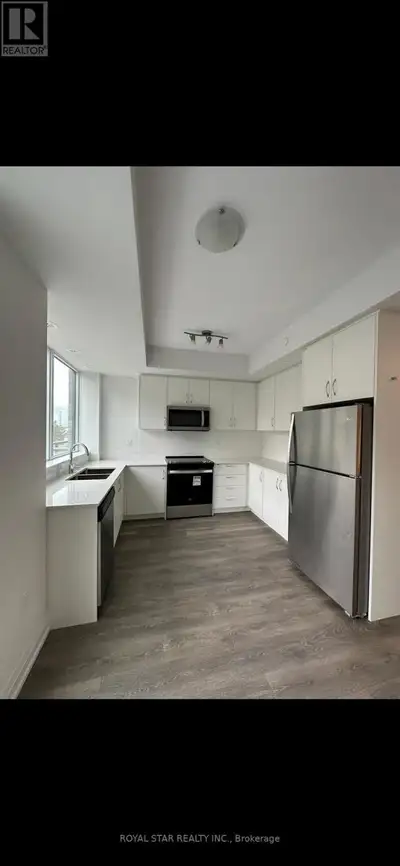 Beautiful 2 Bedroom Condo In The High Demand Brampton Area (Bordering To Vaughan) With 2 Underground...