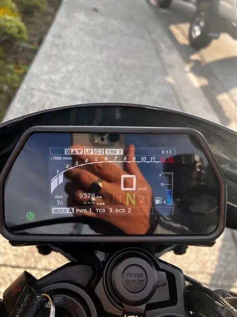 2023 Yamaha MT-10 Black in Street, Cruisers & Choppers in Vancouver - Image 3