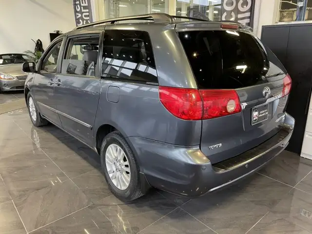 2007 Toyota Sienna XLE LTD AWD in Cars & Trucks in City of Montréal - Image 6