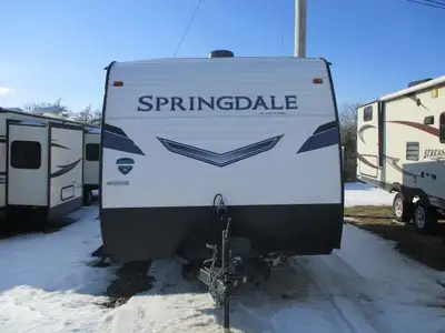 Great unit for the couple who likes to travel ! It has a front queen bed , rear U-dinette , side bat...