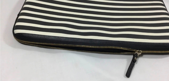 KATE SPADE LAPTOP CASE 13" NEW YORK SAFFIANO BLACK &WHITE STRIPE in iPad & Tablet Accessories in Oakville / Halton Region - Image 4