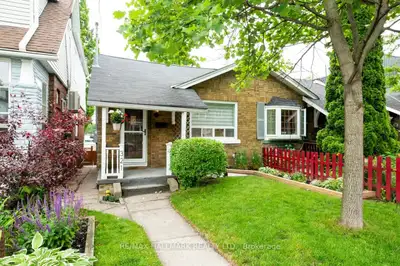 Price: $879,900 / $3,338/mo This beautifully updated home boasts a meticulously crafted layout, feat...