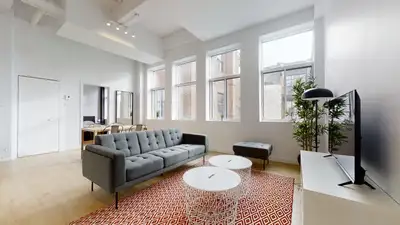 Appartement élégamment aménagé situé à quelques pas du métro Berri Uqam. Cet appartement de une cham...