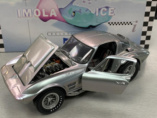 1963 Exoto Corvette Grand Sport Coupe Model Car in Toys & Games in Oakville / Halton Region - Image 2