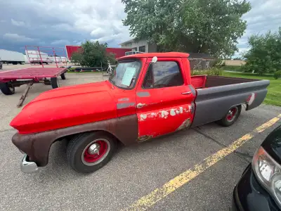 An Arizona truck in excellent shape- no rust! -Engine: 350 CID V8 - Transmission: 3-speed Automatic...
