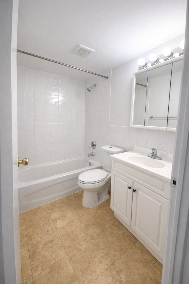 2 BEDROOM APARTMENT FOR RENT in Long Term Rentals in City of Toronto - Image 12