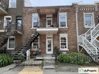 Duplex rénové à Verdun Opportunité à saisir ! Situé au 136-138 2e Avenue, ce superbe duplex offre de...