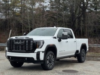 Turbocharged Diesel V8 6.6L Engine | Max Trailering Package | Advanced Tech Package with Heads-Up Di... (image 7)