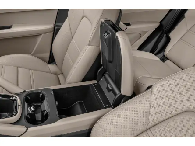 2025 Porsche Cayenne GTS GTS AWD in Cars & Trucks in Delta/Surrey/Langley - Image 12