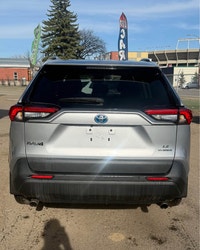 **CARS TRUCKS SUV 4X4 VAN AWD EDMONTON FINANCING AVAILABLE EASY FINANCING ** 2022 TOYOTA RAV4 LE HYB... (image 7)