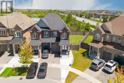 Welcome to this exceptional (4+2 Bedroom,4 washroom) Semi-Detached House, Nestled on a Premium Pie-S...