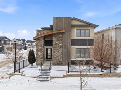 1H//Winnipeg/Showings Start NOW. Open House Saturday March 14 1-3pm, Offers Monday March 16 Evening....