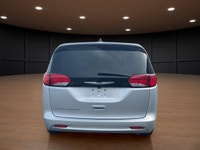 Price includes $1,000 finance credit. Price does not include fees or taxes. Experience the 2023 Chry... (image 6)