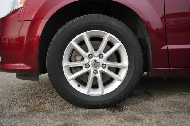 2018 Dodge Grand Caravan SXT Premium Plus WITH STOW & GO in Cars & Trucks in Red Deer - Image 10