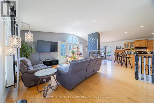 10234 JULIE AVENUE Lambton Shores (Grand Bend), Ontario in Houses for Sale in Grand Bend - Image 15