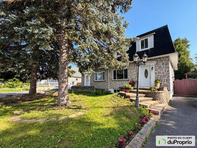 $525,000 - Semi-detached for sale in Longueuil (Vieux-Longueuil) — photo 1