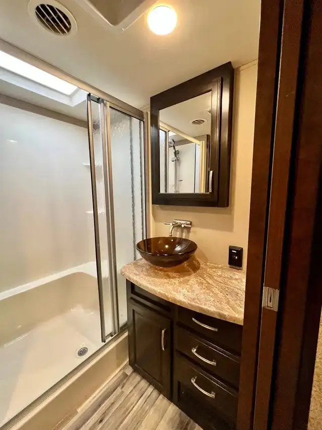 2014 GRAND DESIGN SOLITUDE (FINANCING AVAILABLE) in Travel Trailers & Campers in Kelowna - Image 10