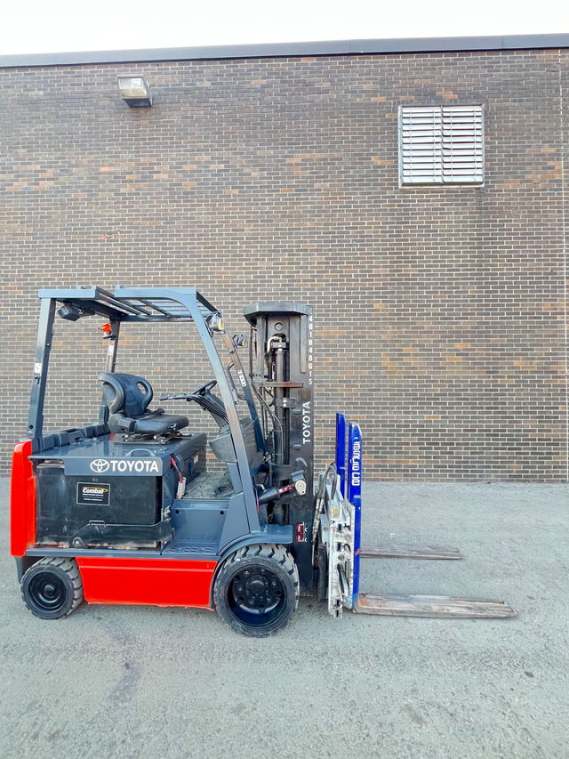 TOYOTA 6500 LBS CAP ELECTRIC FORKLIFT 4 STAGE w single double at in Heavy Equipment in Mississauga / Peel Region - Image 5