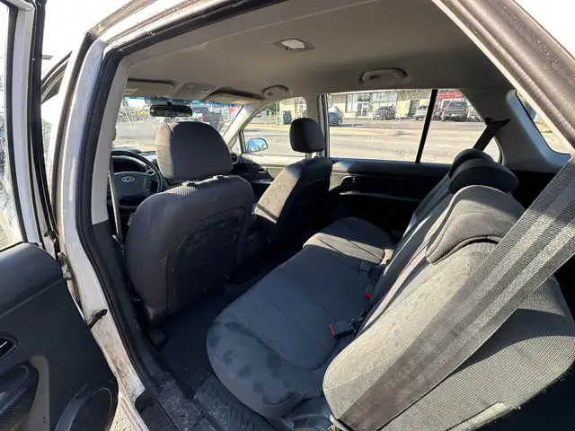 2011 Kia Rondo EX in Cars & Trucks in St. Catharines - Image 12