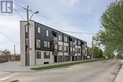 Introducing your beautiful 4-bedroom, 3-bathroom townhouse in the highly sought-after Humewood/Cedar...