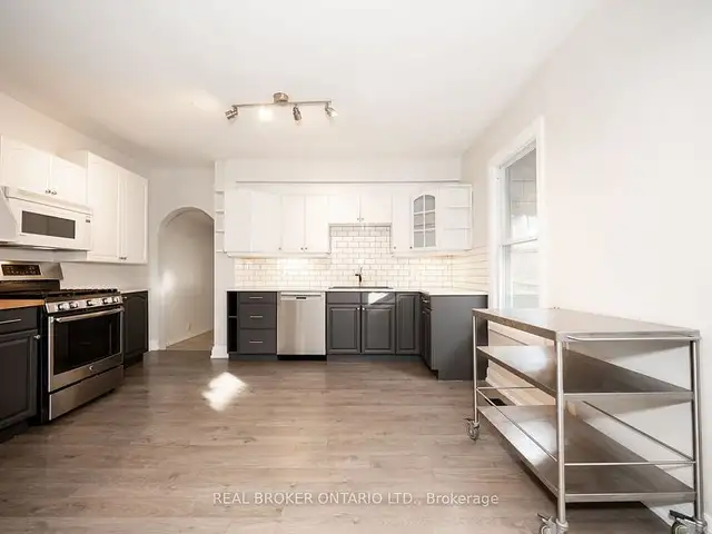 Perfect Starter Home! in Houses for Sale in Hamilton - Image 2