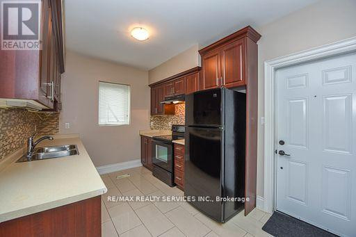 246 MAIN ST N Brampton, Ontario in Houses for Sale in Mississauga / Peel Region - Image 4