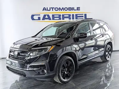 Comes equipped with: Power Mirrors, Sunroof , Shark fin antenna, Halogen Headlamps, Courtesy lights,...