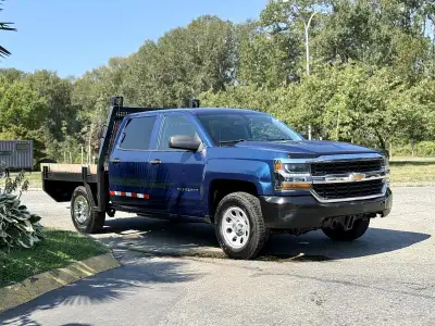 2017 Chevrolet Silverado 1500 Flat Deck 6 feet 8 inches Crew Cab 2WD (Needs Work), 4.3L, 6 cylinder,...