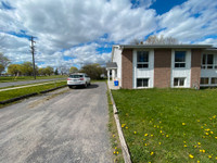 2-99 Mary St - 3 bedroom - in-suite laundry - Available June 1!