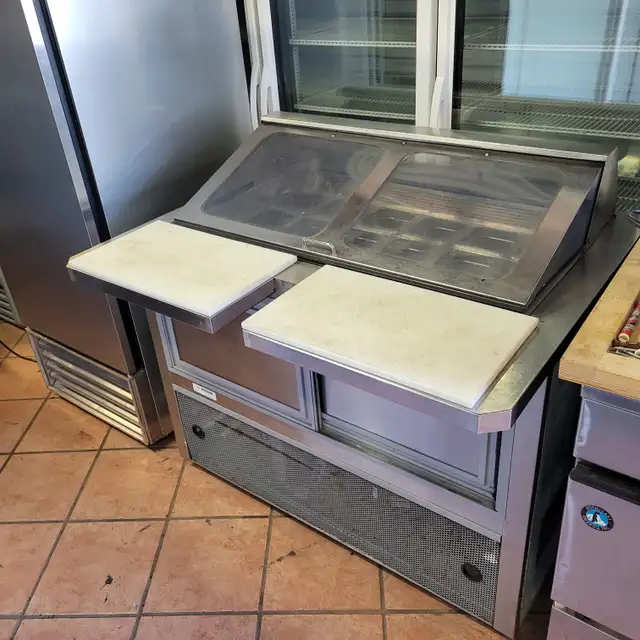 Refrigerated Sandwich / Salad / Food Prep Table (USED) 4ft & 5ft in Industrial Kitchen Supplies in City of Toronto - Image 7