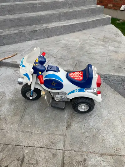 I have 2 bikes they take 6v batteries I believe the cop one has the fender crack but bike works good...