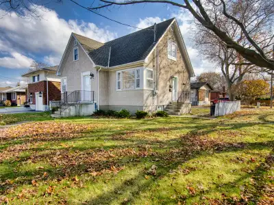 Attractive, recently renovated 2+1-bedroom home located on the Main floor and basement levels of a d...