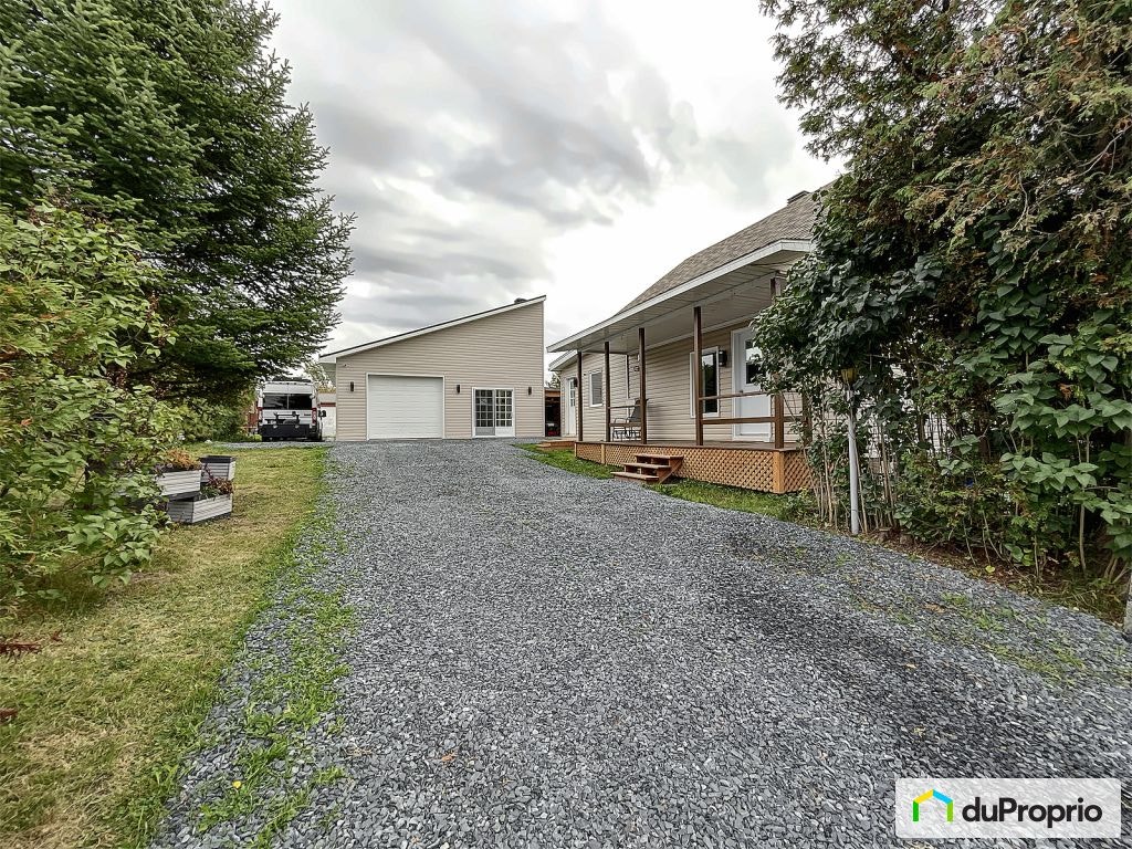 $190,000 - 1 1/2 Storey for sale in Disraeli — photo 1