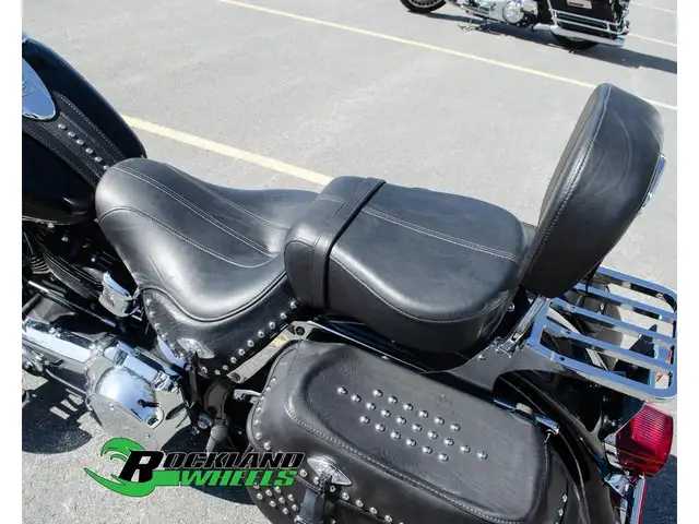 2011 Harley-Davidson Heritage Softail Classic in Street, Cruisers & Choppers in Ottawa - Image 12