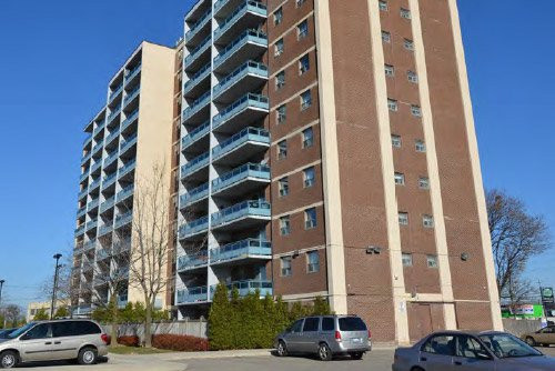 Kennedy&Queen: 2 BDRM suite with balcony - available March 1 in Long Term Rentals in Mississauga / Peel Region