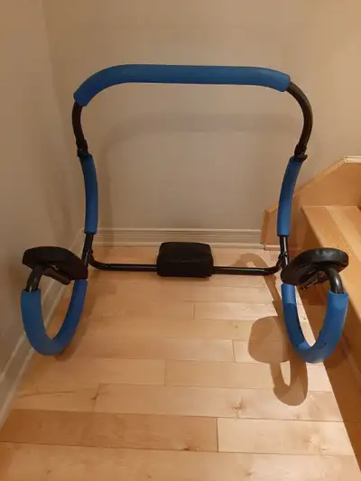 Accessoire exerciseur pour abdomen, en bonne condition. Prix 25$. 514-962-3658