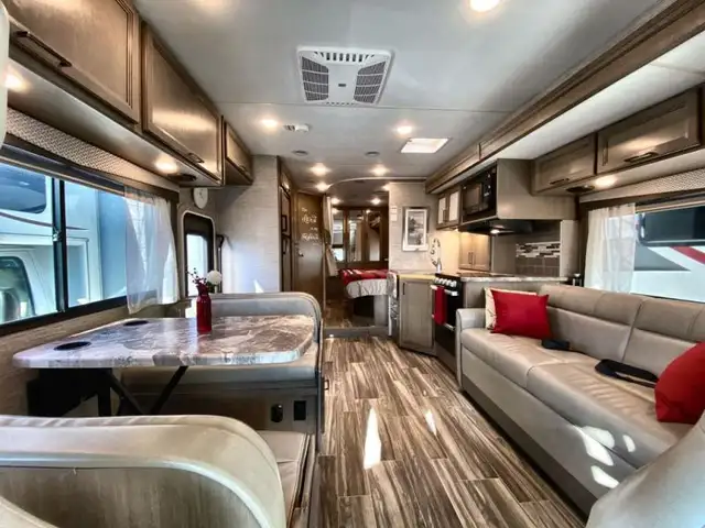 2022 Thor Motor Coach Four Winds 27R in RVs & Motorhomes in Abbotsford - Image 12
